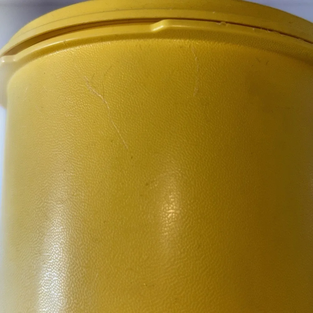 Tupperware vintage yellow